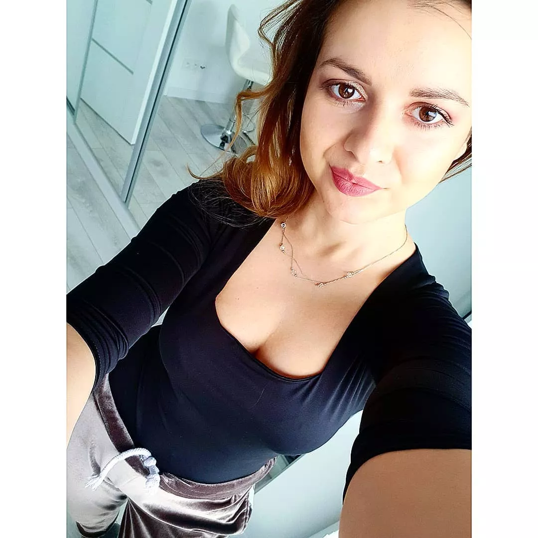 Co za dekolt! Urocza gwiazda disco polo totalnie zaskoczyła swoich fanów! Wygląda obłędnie!